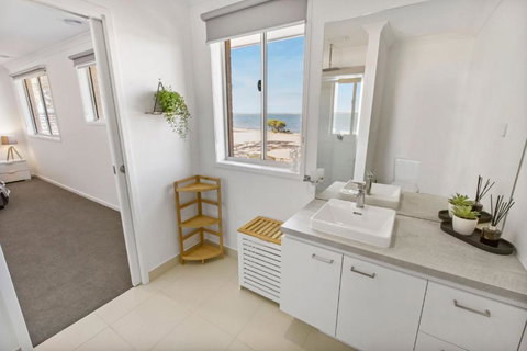 Captains Hideaway Jetty Berth & Pet Friendly - Maitland Accommodation 2