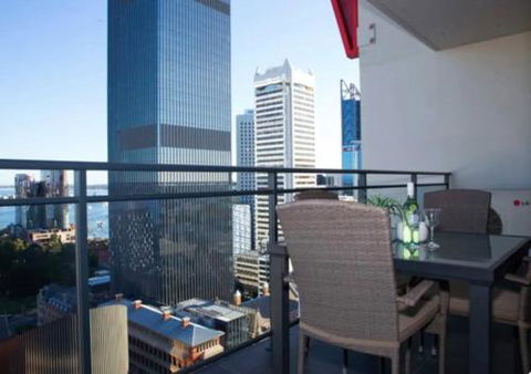 CENTRAL CBD EXEC STUNNING VIEW WIFI NETFLIX WINE - Maitland Accommodation 4