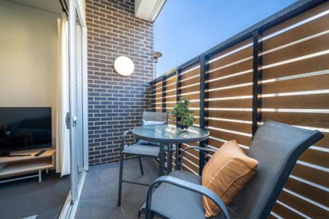 Floral On Frew Heart Of The CBD Wifi Netflix - Maitland Accommodation 3