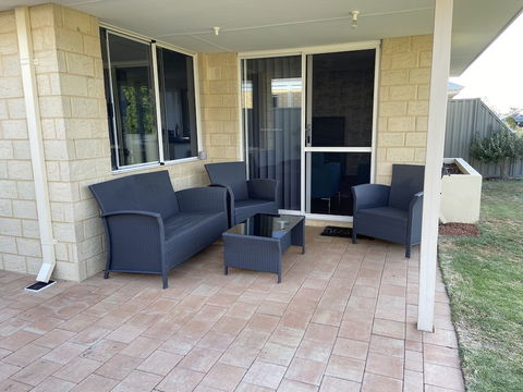 Byford House In The Glades - Maitland Accommodation 3