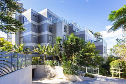 2 Bdrm North Sydney With Harbour Views - Maitland Accommodation 1