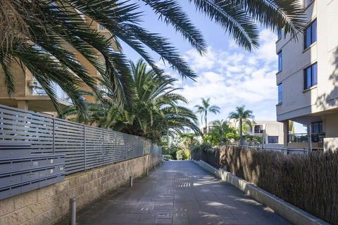 2 Bdrm North Sydney With Harbour Views - Maitland Accommodation 2