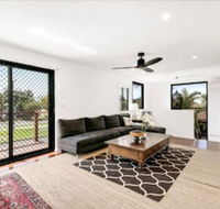 Spacious 2 Bedroom Townhouse in Southport - Maitland Accommodation