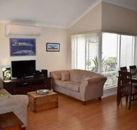 Spacious Home in Mount Hawthorn Next To Lake Monger - Maitland Accommodation