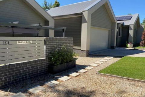 Bridal Falls Cottage - Maitland Accommodation 5