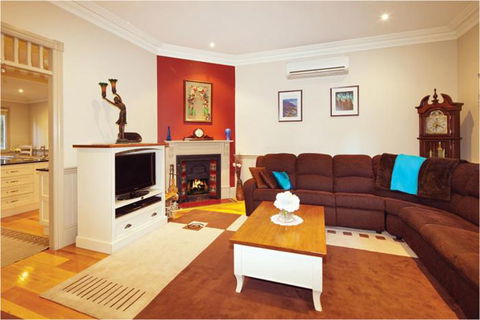 Brantwood Cottage Luxury Accommodation - Maitland Accommodation 3