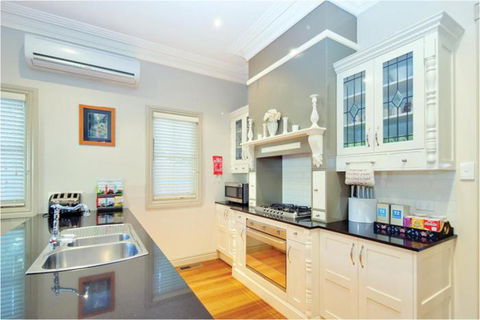 Brantwood Cottage Luxury Accommodation - Maitland Accommodation 6