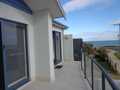The Beach Villa Bunbury - Maitland Accommodation 2