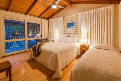 Yallingups Best Located Beach House - Maitland Accommodation 3