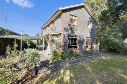 GUMS & ROSES Family Home In The Heart Of Town. - Maitland Accommodation 6