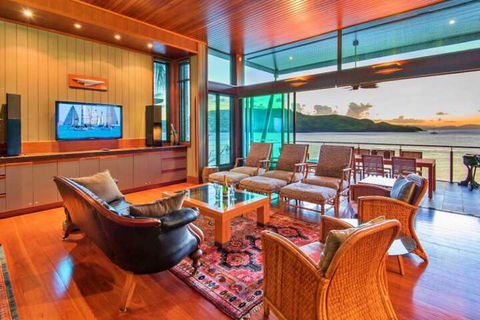 Yacht Club 19 Bijou De Mer 2 Buggies - Maitland Accommodation 7