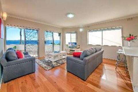 3 Bedroom Apartment Bayview Towers Unit 1 - Maitland Accommodation 1
