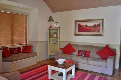 Autumn Affair Cottage 5 - Maitland Accommodation 1