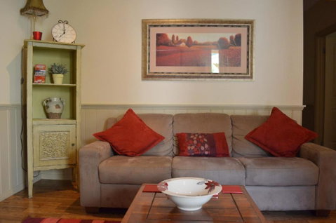 Autumn Affair Cottage 5 - Maitland Accommodation 3