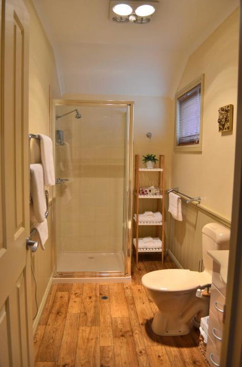 Autumn Affair Cottage 5 - Maitland Accommodation 4