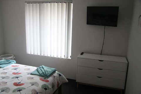 Warnbro Beach Family Accommodation - Maitland Accommodation 4