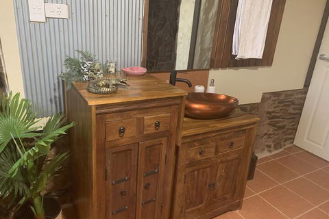 Di's Dugouts - Maitland Accommodation 6