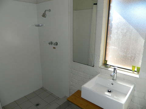 Geraldton's Ocean West - Maitland Accommodation 3