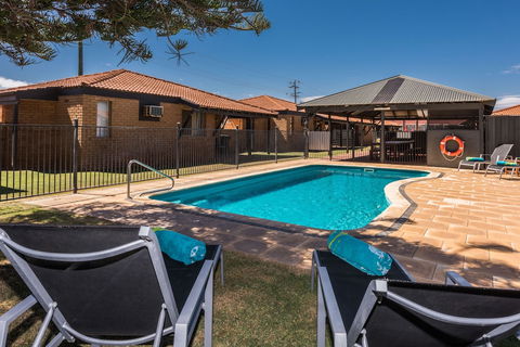 Geraldton's Ocean West - Maitland Accommodation 1