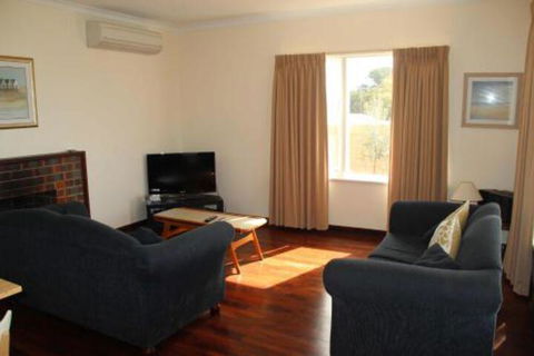 River Panorama Beach House - Maitland Accommodation 7