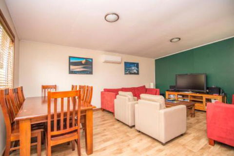 The Gee Beach House - Maitland Accommodation 5