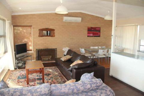 Sand N Sun Beach House - Maitland Accommodation 6