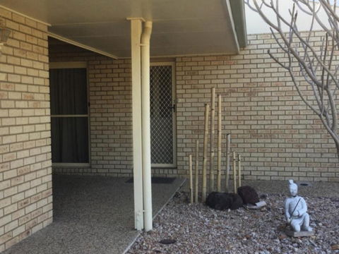 Private Canal Duplex With Pontoon Oleander Drive Bongaree - Maitland Accommodation 3