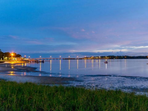 Private Canal Duplex With Pontoon Oleander Drive Bongaree - Maitland Accommodation 2