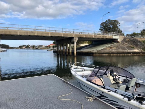 Private Canal Duplex With Pontoon Oleander Drive Bongaree - Maitland Accommodation 6