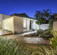 Just in Paradise Waterfront 5 Bedroom Deluxe House Central Broadbeach Location - Maitland Accommodation
