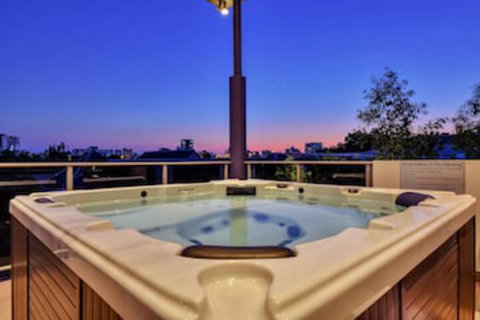 Darwin City Lights Jacuzzi - Maitland Accommodation 0