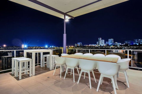 Darwin City Lights Jacuzzi - Maitland Accommodation 3