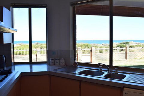 Watersun Beach House - Maitland Accommodation 4