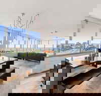 St Kilda Penthouse with Panaromic Bay and City View - Maitland Accommodation