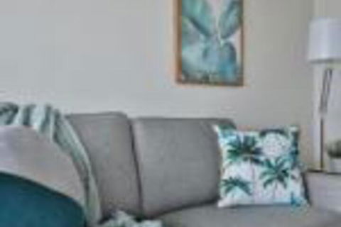 Luxurious & Chic 2BR Apartment In Melbourne CBD - Maitland Accommodation 0