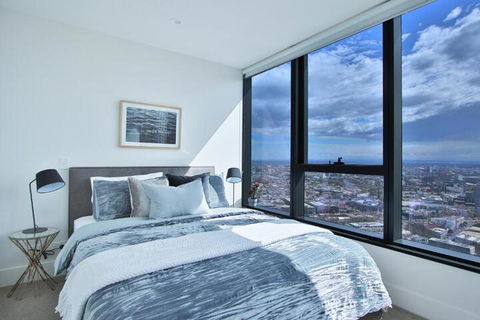 Luxurious & Chic 2BR Apartment In Melbourne CBD - Maitland Accommodation 3