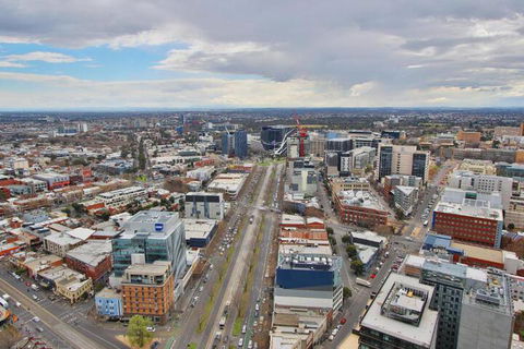 Luxurious & Chic 2BR Apartment In Melbourne CBD - Maitland Accommodation 4