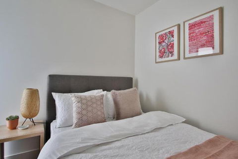 Luxurious & Chic 2BR Apartment In Melbourne CBD - Maitland Accommodation 5