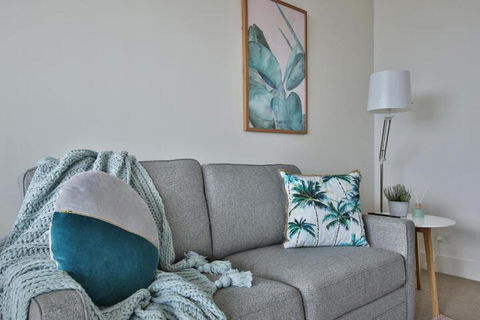 Luxurious & Chic 2BR Apartment In Melbourne CBD - Maitland Accommodation 2