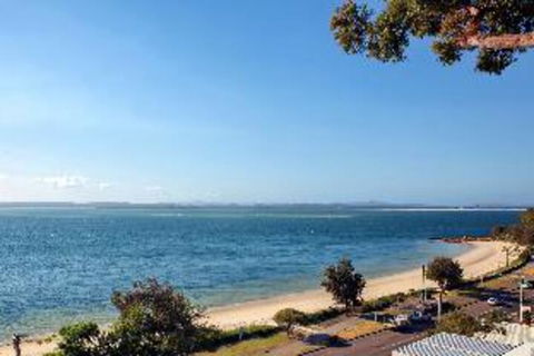 3 Bedroom House Classic View 2 / 49 Victoria Parade FREE WIFI - Maitland Accommodation 4