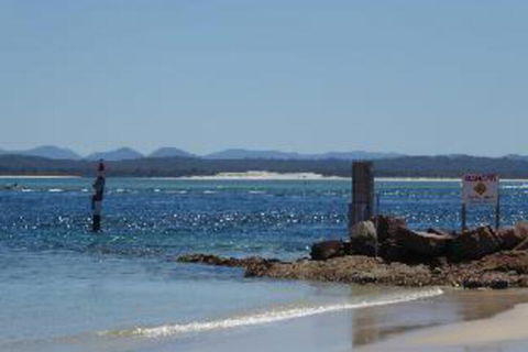 2 Bedroom Apartment Portside Unit 12 / 1 Donald Street FREE WIFI - Maitland Accommodation 5