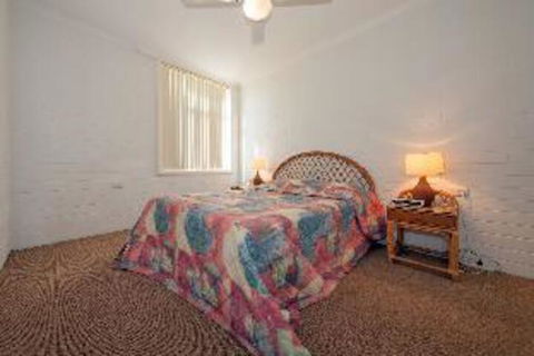 2 Bedroom Apartment Little Hut Unit 3 20 Kurrawa Close - Maitland Accommodation 3