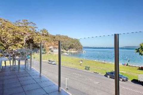 2 Bedroom Apartment Little Hut Unit 3 20 Kurrawa Close - Maitland Accommodation 0