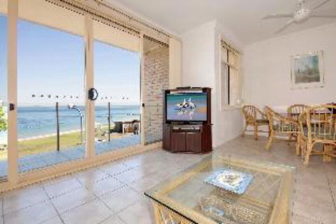 2 Bedroom Apartment Little Hut Unit 3 20 Kurrawa Close - Maitland Accommodation 4