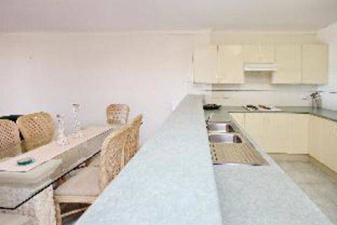 2 Bedroom Apartment Nelson Towers Victoria Parade - Maitland Accommodation 2
