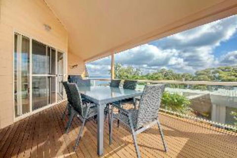 3 Bedroom Villa Moy At Nelson Bay 2 / 30 Thurlow Avenue FREE WIFI - Maitland Accommodation 0