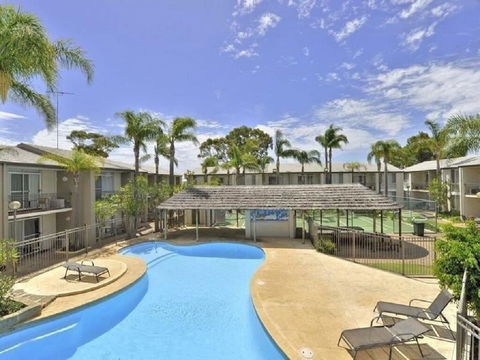 Resort Serviced Apartments - Mandurah - Maitland Accommodation 2