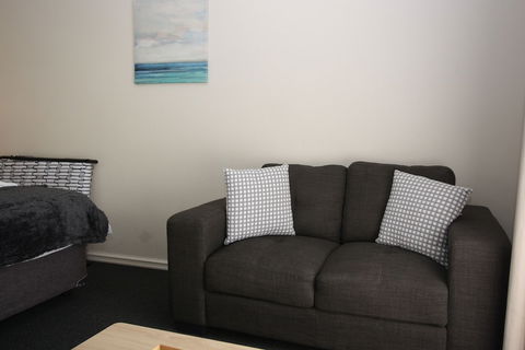 Resort Serviced Apartments - Mandurah - Maitland Accommodation 6