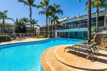 Resort Serviced Apartments - Mandurah - Maitland Accommodation 1