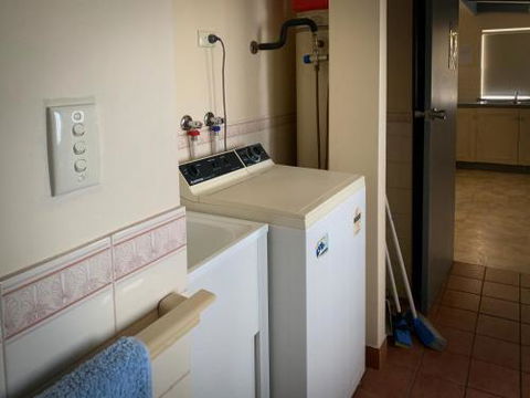 Gone Fishing - Maitland Accommodation 1